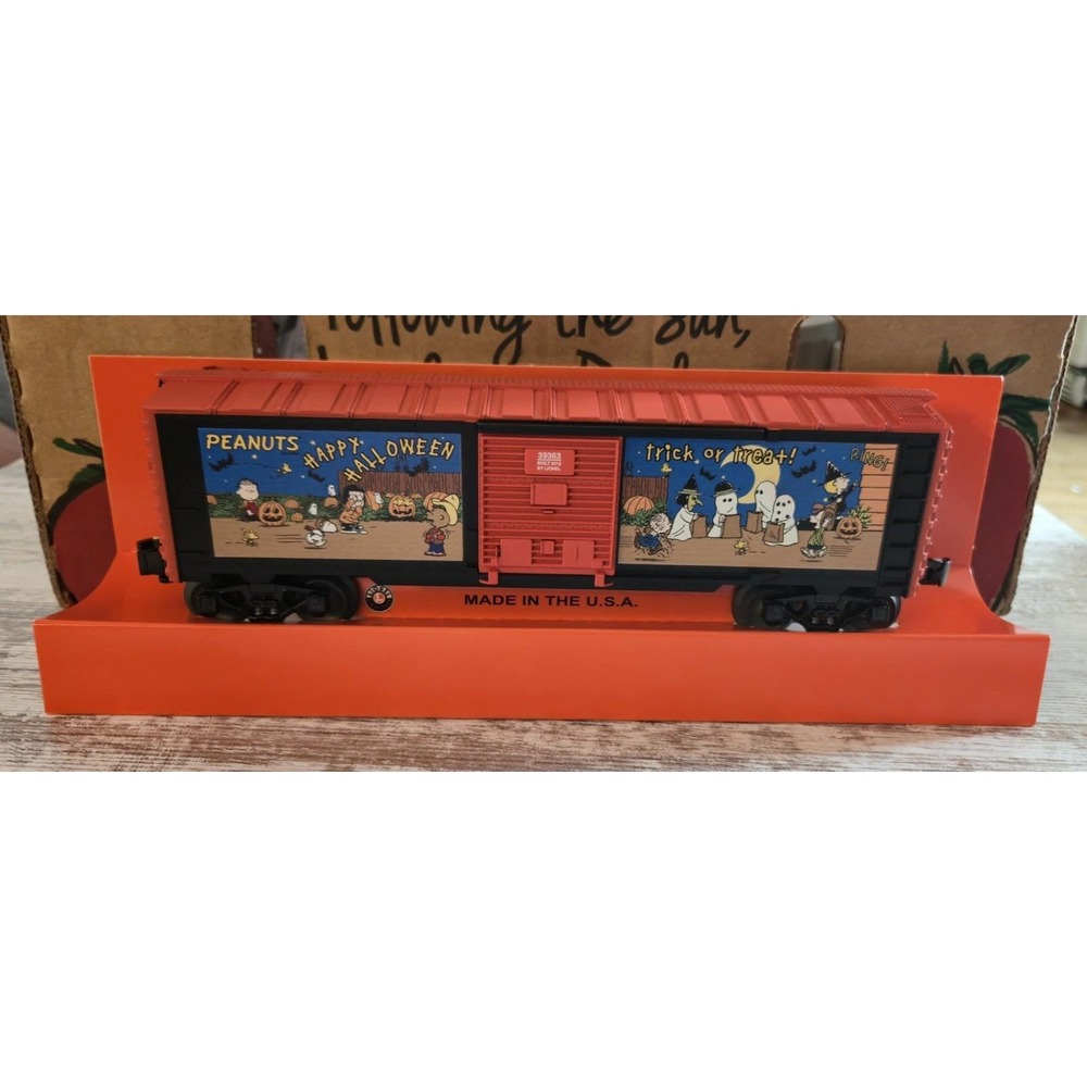 Lionel 6-39363 Peanuts Halloween Boxcar O Gauge NIB - Small Paint Chip - Picture 10 of 16